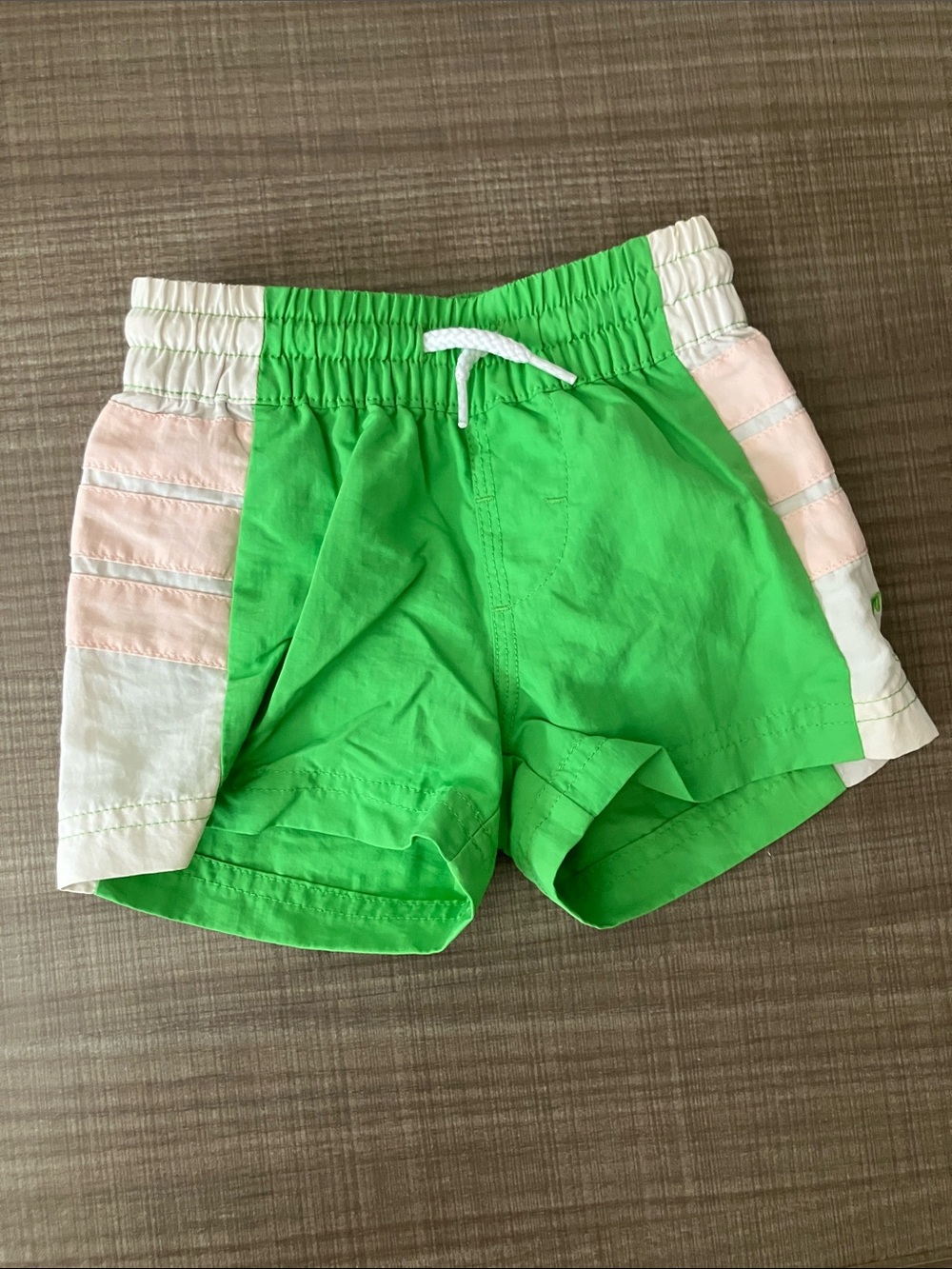 The Beaufort Bonnet Company Green & White Colorblock Kids Shorts